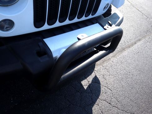 Used 2015 Jeep Wrangler Unlimited Sahara w/ Connectivity Group image 23