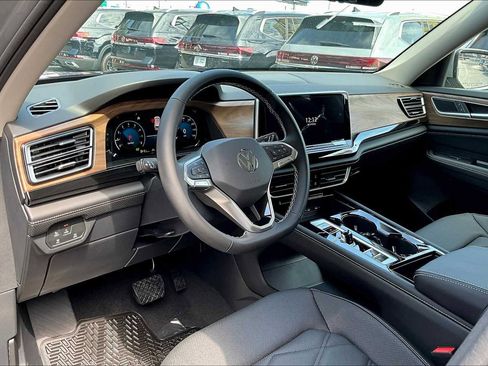 New 2026 Volkswagen Atlas SE FWD image 8
