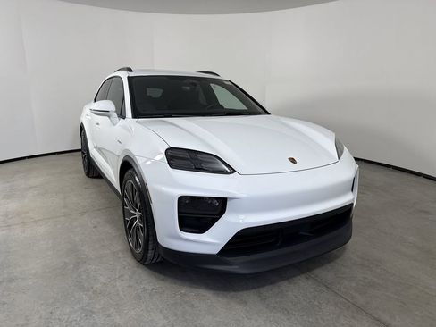 Certified 2025 Porsche Macan 4 Electric image 9