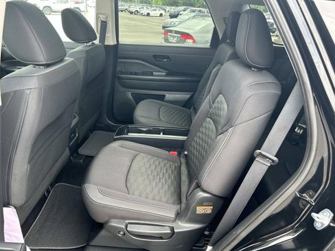 Used 2024 Nissan Pathfinder SV w/ SV Premium Package AWD/4WD image 20