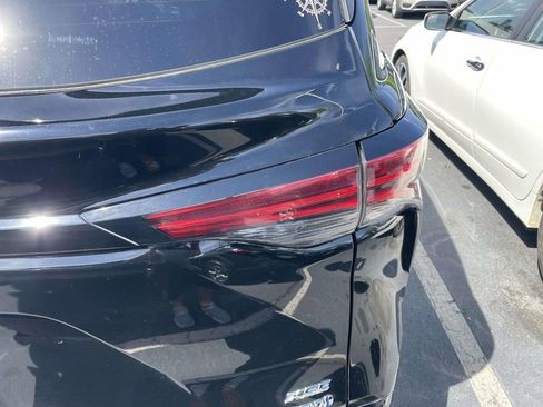 Used 2021 Toyota Sienna XSE image 28