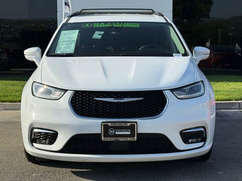 Used 2022 Chrysler Pacifica Touring-L FWD image 4