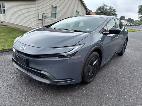 Used 2024 Toyota Prius LE FWD image 8