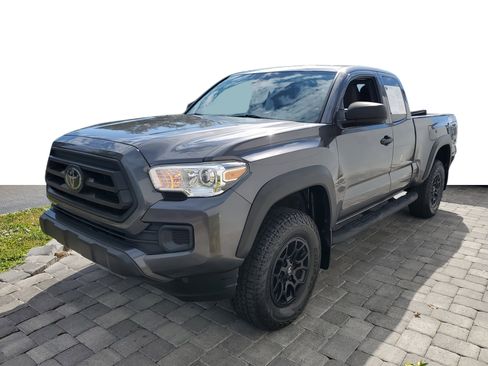 Used 2022 Toyota Tacoma SR image 3