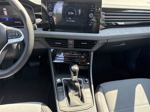 Used 2025 Volkswagen Jetta SE w/ Sunroof Package image 14