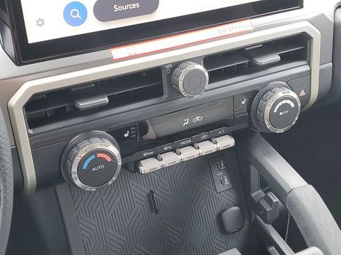 Used 2025 Toyota Tacoma TRD Off-Road image 23