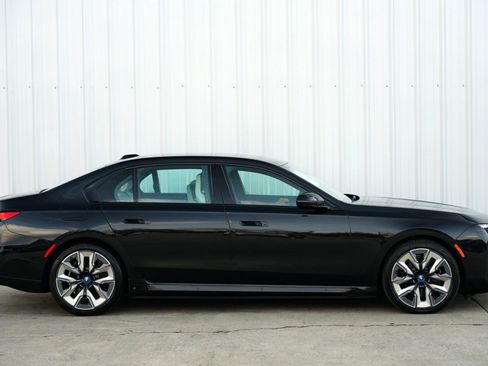 Used 2023 BMW i7 xDrive60 w/ Executive Package 2 image 59
