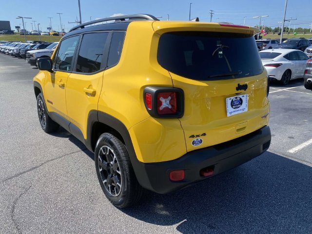 Used 2023 Jeep Renegade Trailhawk w/ Trailhawk Elite Group AWD/4WD image 5