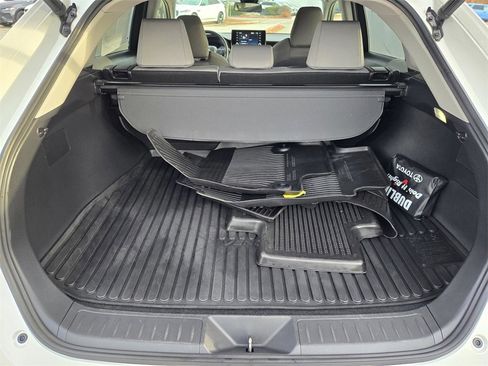 Used 2021 Toyota Venza image 27