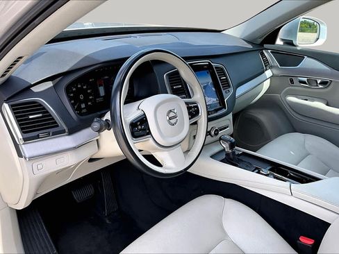 Used 2021 Volvo XC90 T5 Momentum w/ Protection Package Premier FWD image 18