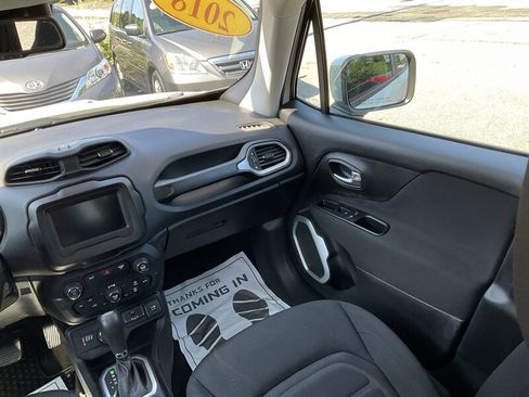 Used 2018 Jeep Renegade Latitude w/ Cold Weather Group AWD/4WD image 19