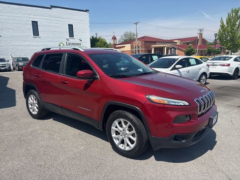 Used 2016 Jeep Cherokee Latitude w/ Cold Weather Group AWD/4WD image 6