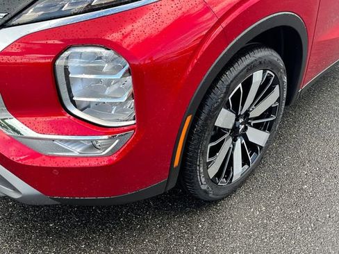 New 2025 Mitsubishi Outlander SE image 9