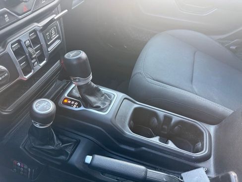 Used 2021 Jeep Gladiator Willys image 17