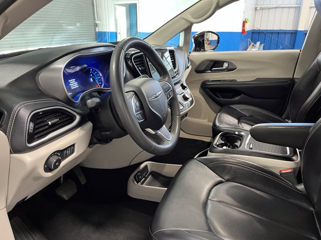 Used 2024 Chrysler Pacifica Limited FWD image 22