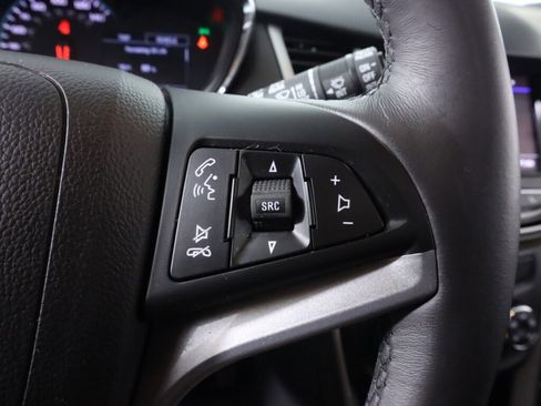 Used 2021 Chevrolet Trax LT w/ LT Convenience Package image 13