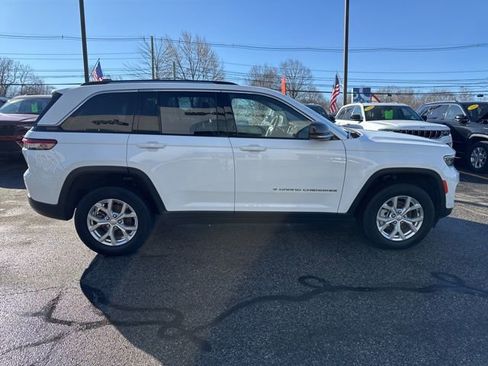 Certified 2023 Jeep Grand Cherokee Limited w/ Luxury Tech Group II AWD/4WD image 8