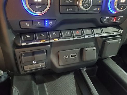 Used 2019 GMC Sierra 1500 AT4 w/ AT4 Premium Package AWD/4WD image 34