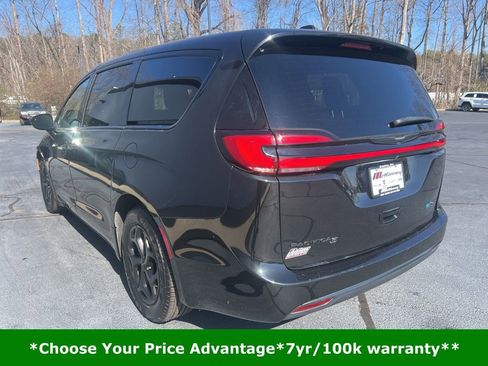 Certified 2022 Chrysler Pacifica Touring-L w/ S Appearance Package image 7