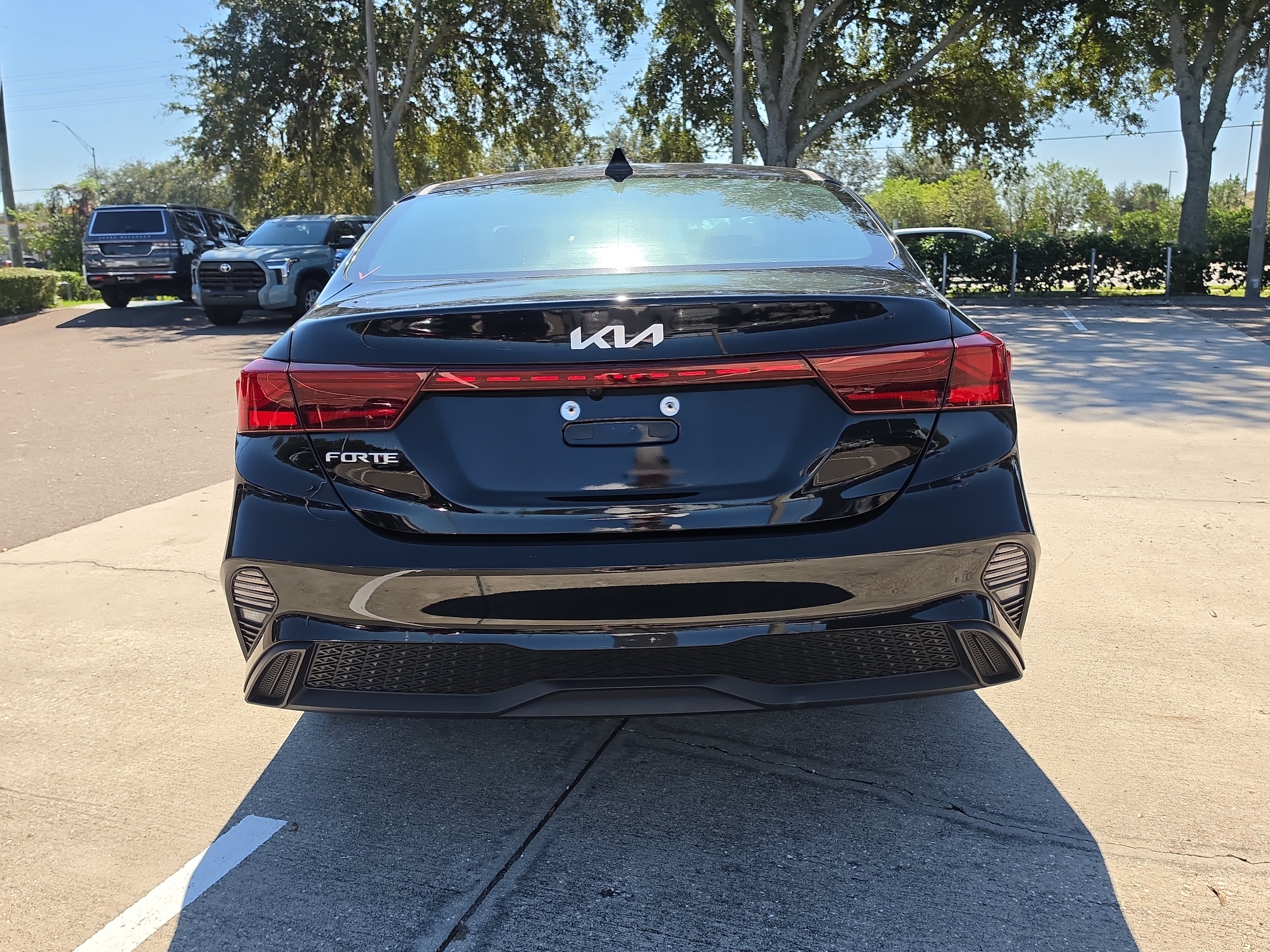 Certified 2023 Kia Forte LXS FWD image 7