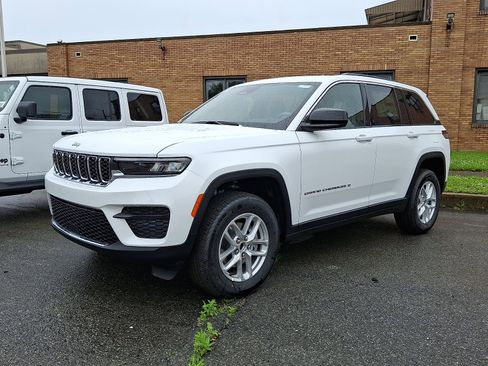 New 2026 Jeep Grand Cherokee Laredo AWD/4WD image 3