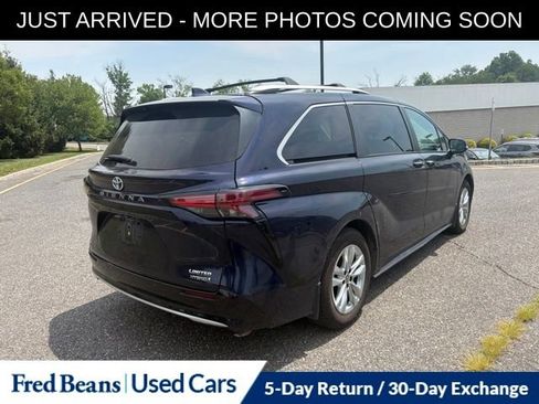Used 2023 Toyota Sienna Limited AWD/4WD image 8