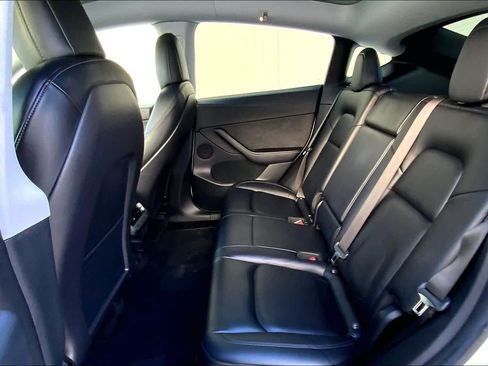 Used 2021 Tesla Model Y Long Range image 20