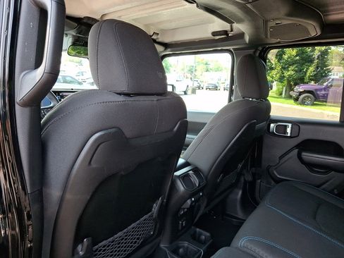 Used 2024 Jeep Wrangler Unlimited Rubicon 4xe w/ Convenience Group AWD/4WD image 21