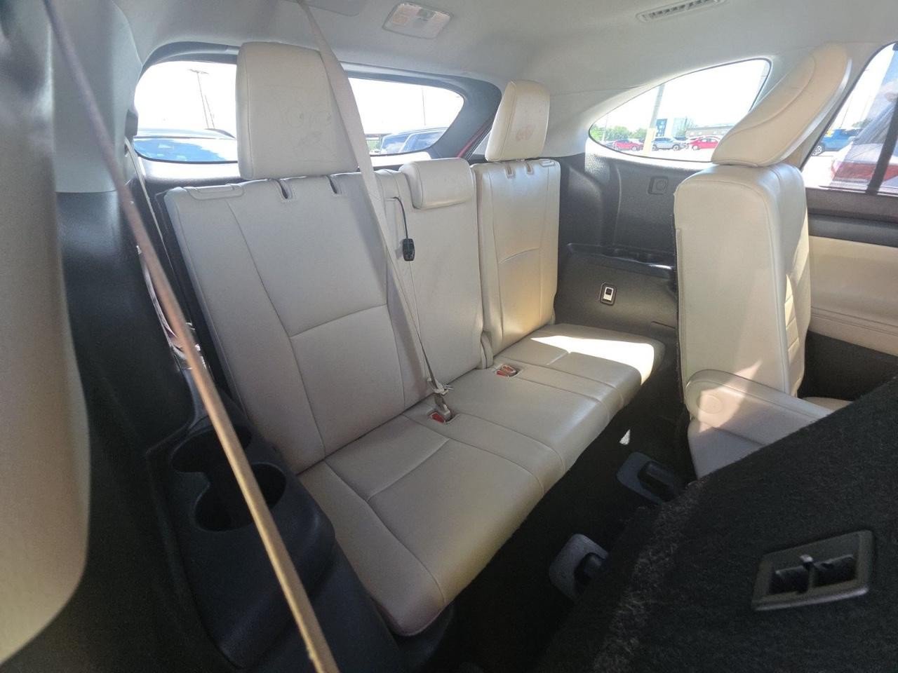 Used 2021 Toyota Highlander XLE AWD/4WD image 16