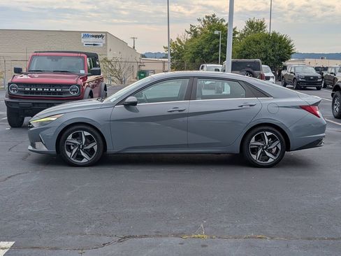 Used 2022 Hyundai Elantra SEL w/ Convenience + Premium Package image 5