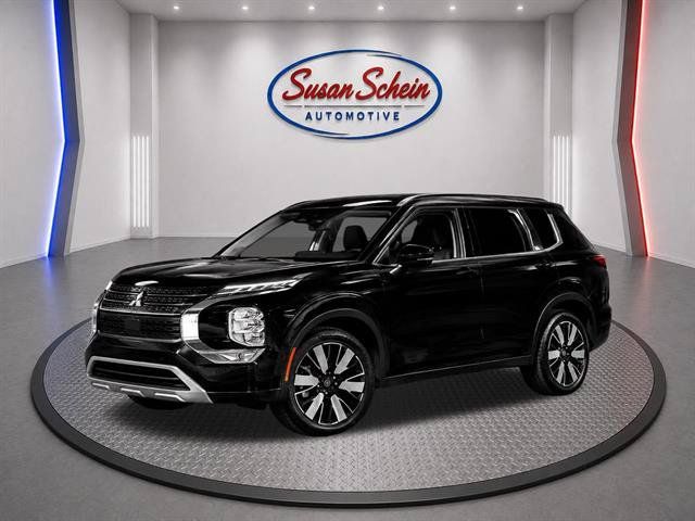 Used 2025 Mitsubishi Outlander SE AWD/4WD image 1