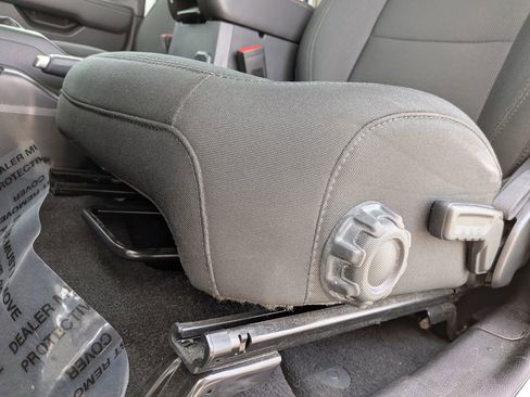 Used 2021 Jeep Wrangler Unlimited Sahara AWD/4WD image 13