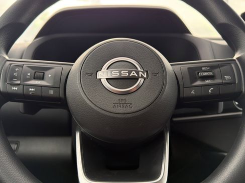 Used 2025 Nissan Pathfinder S image 23