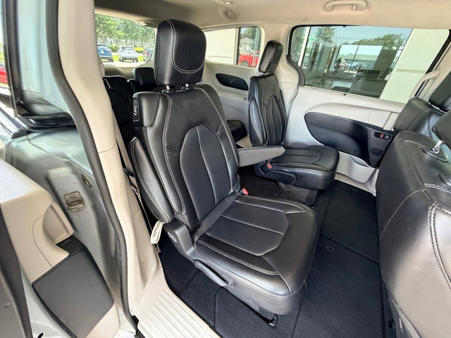 Used 2024 Chrysler Pacifica Touring-L FWD image 24