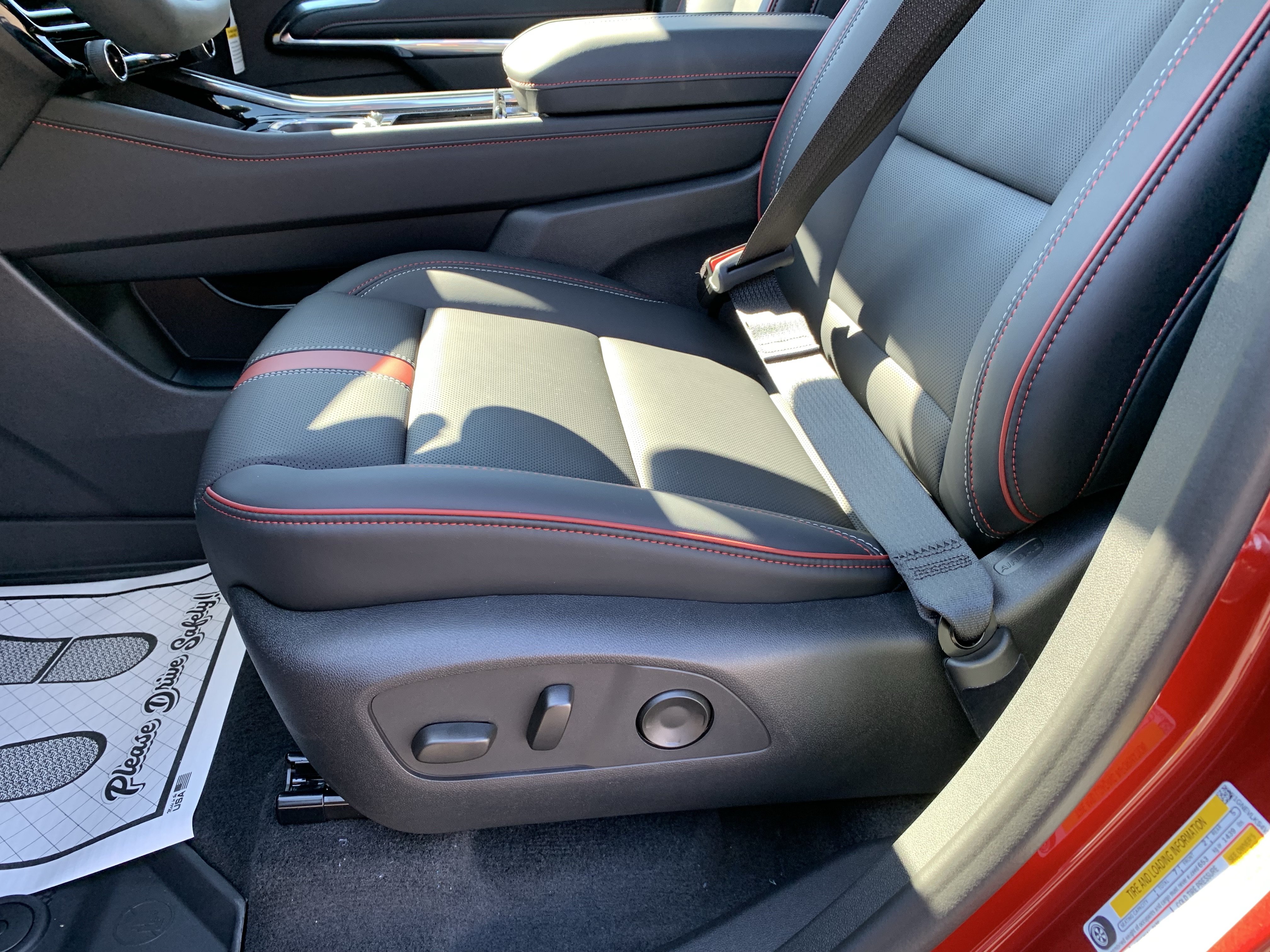 New 2027 Chevrolet Traverse RS w/ LPO, Floor Liner Package AWD/4WD image 13