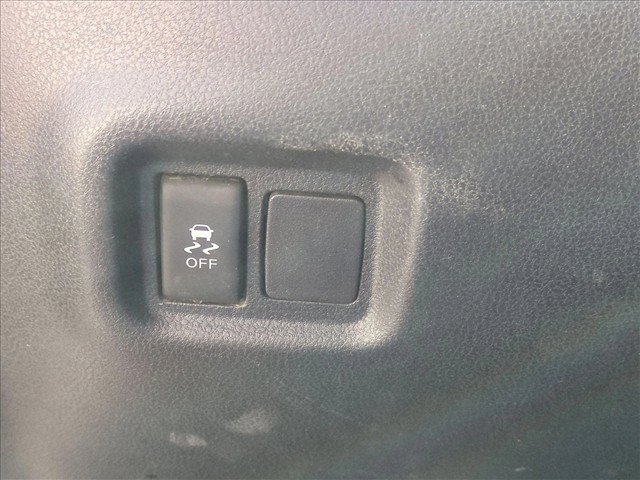 Used 2015 Nissan Versa SV FWD image 14