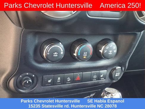 Used 2017 Jeep Wrangler Unlimited Sahara w/ Connectivity Group AWD/4WD image 8