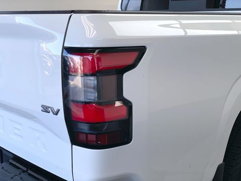 Used 2022 Nissan Frontier SV image 10