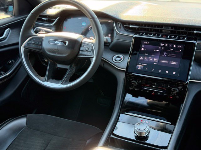 Used 2025 Jeep Grand Cherokee Altitude RWD image 33