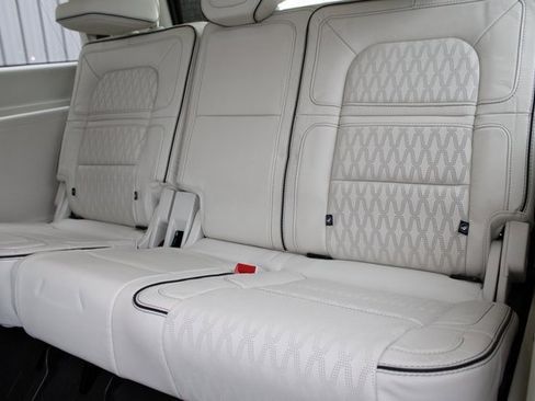 Certified 2022 Lincoln Navigator Black Label image 9