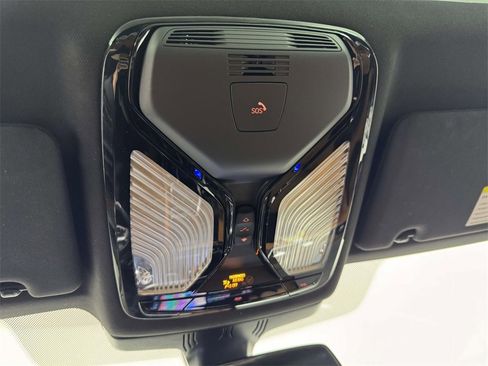 Used 2023 BMW 540i xDrive w/ Executive Package image 25