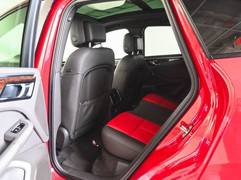 Used 2023 Porsche Macan S AWD/4WD image 30