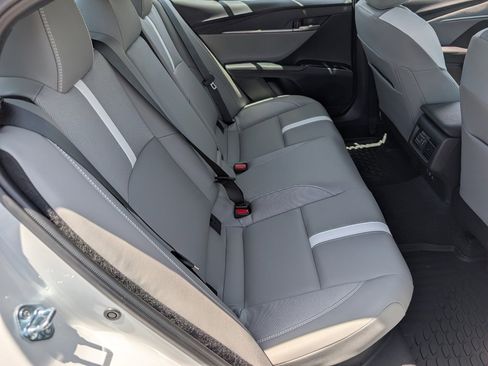 Used 2026 Toyota Camry SE image 5