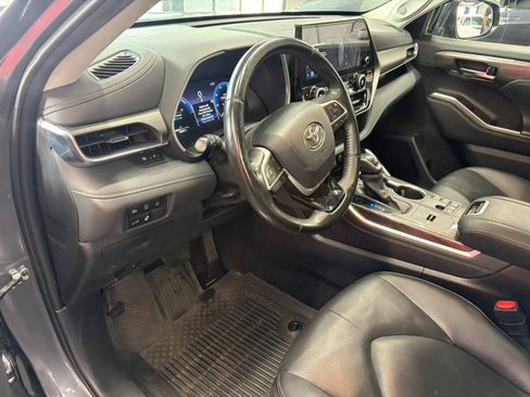 Used 2024 Toyota Highlander Limited AWD/4WD image 13