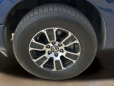 Used 2022 Nissan Titan SV image 9