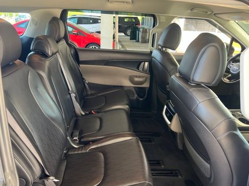 Certified 2025 Kia Carnival LXS FWD image 14