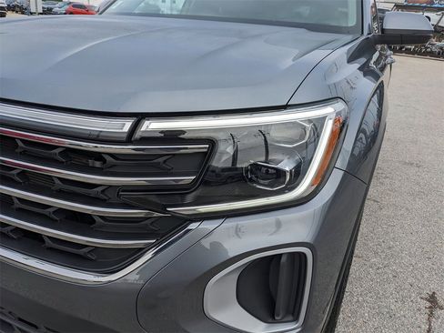 Certified 2024 Volkswagen Atlas SE image 11