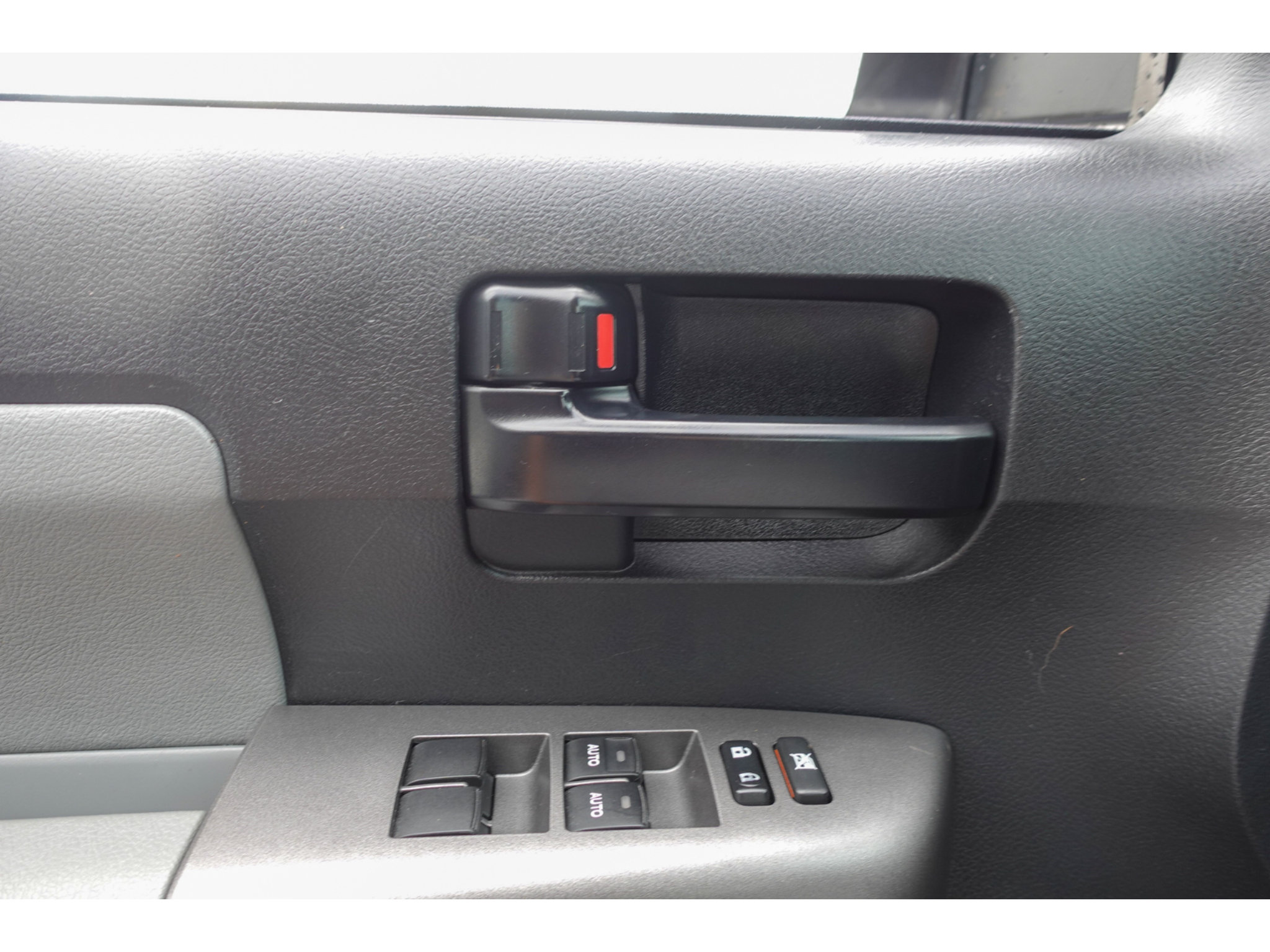 Used 2011 Toyota Sequoia SR5 AWD/4WD image 11
