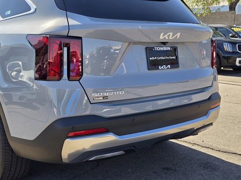 Certified 2024 Kia Sorento EX w/ Panoramic Sunroof Package FWD image 6