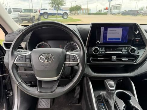 Used 2023 Toyota Highlander LE AWD/4WD image 13